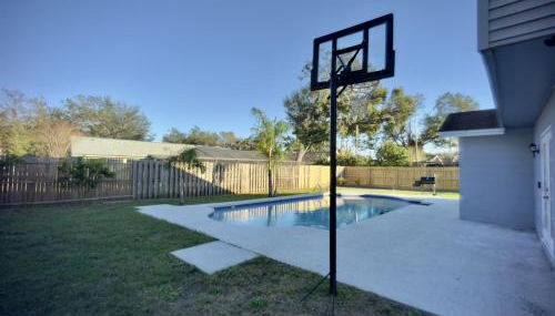 Luxury 4BR Getaway with Heated Pool & Cozy Vibes! - Foto 2