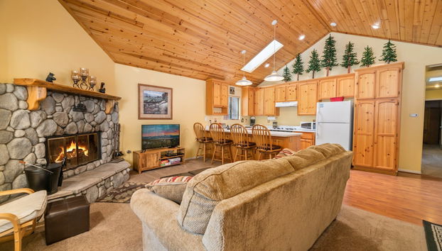 Moonridge Heaven - Cozy cabin with beautiful rock wood burning fireplace! - Foto 2, Imagen principal