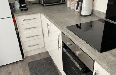 Large 2 bedroom apartment, 4 beds one 1 en-suite, Free parking Nr Chelt Elmore and Quays - Foto 15