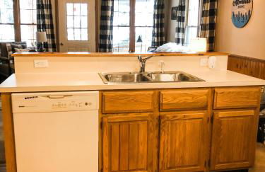 Riverfront Mountain Cottage Retreat - Foto 17