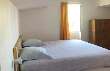 Maison charmante à Saint-Germain-de-Lusignan, parking privé - Foto 6