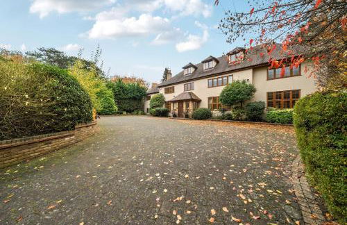 Kingswood 6 Bed Mansion, Tennis Court and Cinema - Foto 3