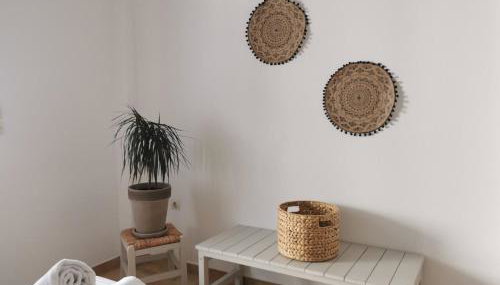 Helen's Minimal Studios & Apartments - Photo 3