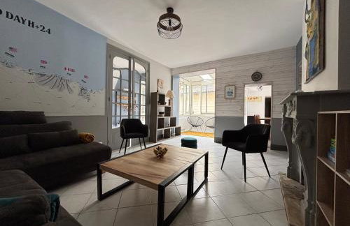 Embruns maison spacieuse rénovée 5 ch 3 sdb 2 WC belle terrasse aménagée barbecue à 250 m de la plage en plein centre d' Arromanches au coeur des plages du débarquement, proximité de Bayeux - Foto 8