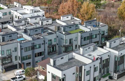 Luxe Townhome Rooftop Hot Tub Parking - Photo 31