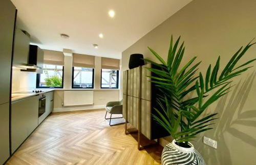 Queen Annes court luxury apartment on high street - Photo 7