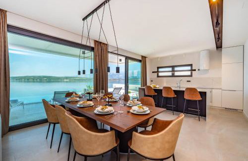 Luxury Villa Novita with Pool - Photo 22