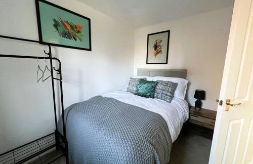 Restful Riverside Home - Foto 15