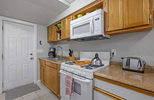 Bright & Chic 1st Flr Studio - Short-Midterm Stays - Foto 9