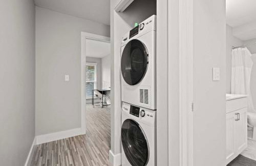 Elegant Escape Prime Location & Style - Foto 12