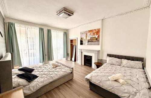 The Handy Hub Luxury Victorian Apartment - Fast WiFi & Central Edinburgh - Photo 3