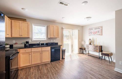 Modern 3Bedroom Duplex with Kitchen, WiFi and Free Parking Kannapolis - Photo 49