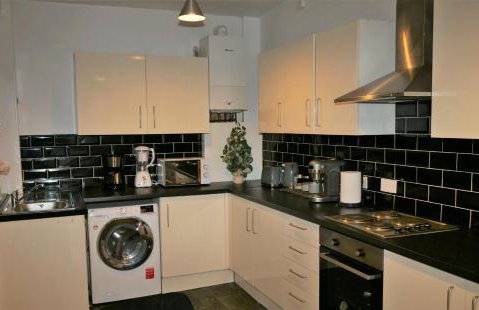 Comfortable Home From Home Bolton Central - Sleeps - 10 - Foto 9