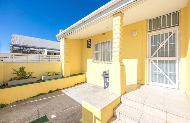 Contemporary 4 Bedroom Home - Photo 28