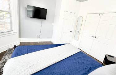 Sleeps 8, Stylish Home, Great Access NYC & EWR - Photo 6