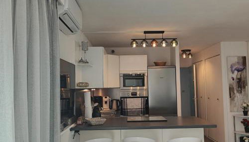 Studio au Centre-Port, Piscine, Clim & Plage à 300M - Foto 4