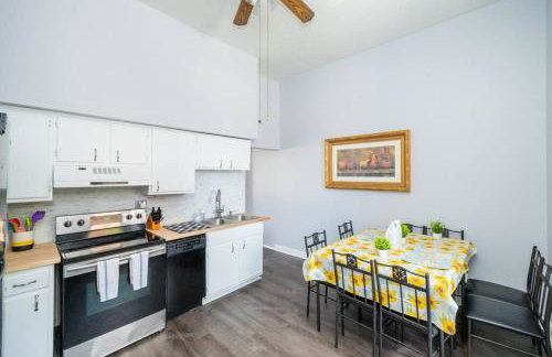 ROKU TVs - Washer & Dryer - QueenBeds - GroupStay - Foto 8