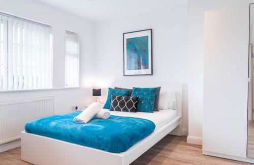 Four Bedroom House - Parking - Garden - Netflix 22C - Foto 16