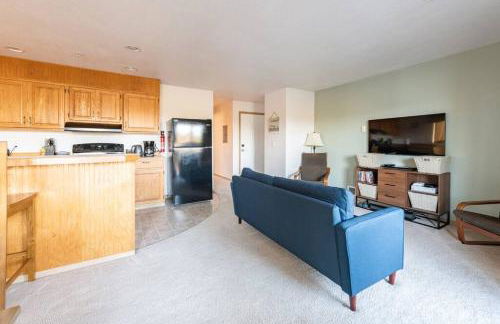 Cozy 2 bedroom condo walking distance from the beach - Foto 4