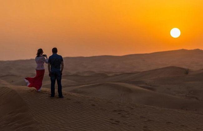 Cena romántica privada en el desierto de Abu Dhabi con cena de barbacoa caliente - Foto 5