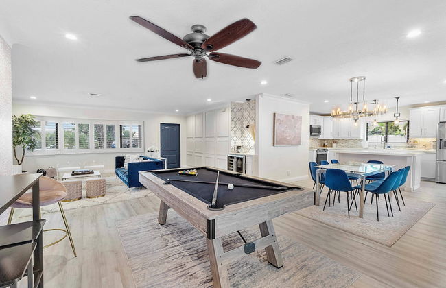 Coastal Retreat Stylish 4 BDR w/ Private Pool! - Foto 37