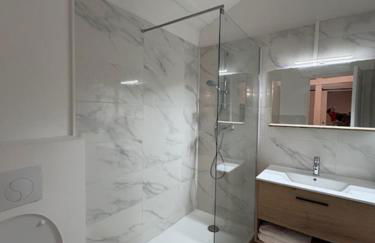 Paris Eiffel Tower et Disney apartments, parkings gratuits et sécurisés, 10 minutes métro to Paris - Foto 57