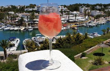 APARTMENT MARINA CALADOR HARBOURVIEW AIR CONDITION POOL GARDEN TERRASSE PORTO CARI spectacular location - Foto 45