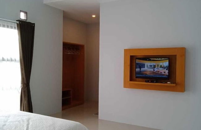 Villa Fahim 2 Puncak 4 Bedroom - Photo 11