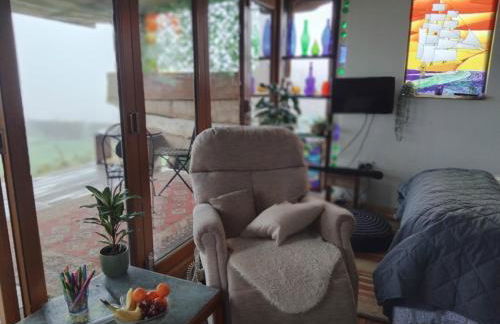 Cosy rustic cabin with hot tub and country views - Foto 8