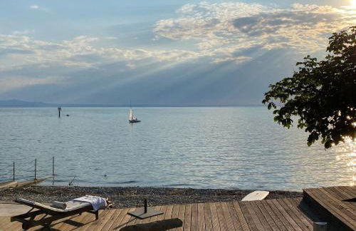 LAKESIDE LODGE - Photo 7