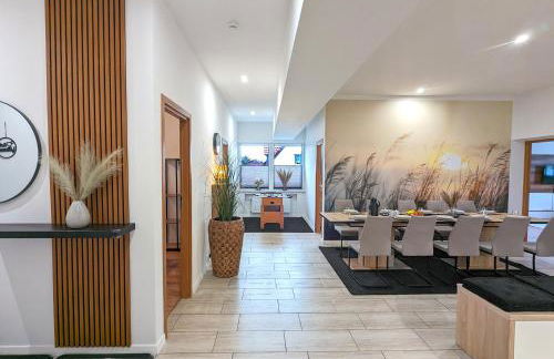 BesTime - 5 Schlafzimmer, Wohnzimmer, Küche, Waschtrockner, Terrasse, Smart-TVs, Netflix, Tischfußball - Foto 18