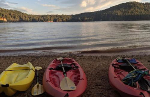 Lake retreat Nevada city cabin - Photo 12