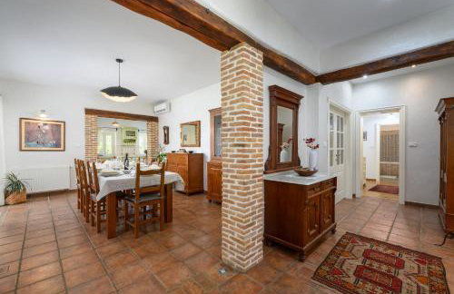 Villa Lipa for 8 persons near Pula with 41 m2 heated pool, beautiful garden, sauna & kids playground - Foto 18