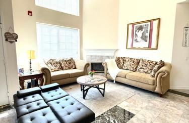 Spacious 3BR 3BA Home ,Sleep 9,3 Car Garage Garden Near DTLA Pasadena Hollywood - Foto 5