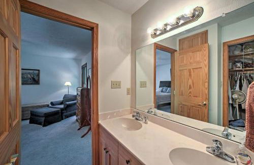 A Scenic View Lodge in Ozarks with Views and Hot Tub - Foto 13