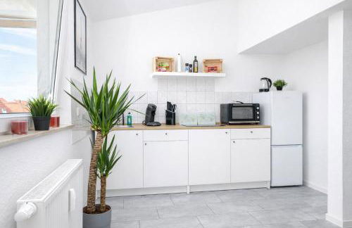 Larooms Merseburg - Apartment LP01 - 2 Zimmer, 2 Einzelbetten, 1 Doppelbett, große Couch, Küche, Balkon, Waschmaschine - Foto 9