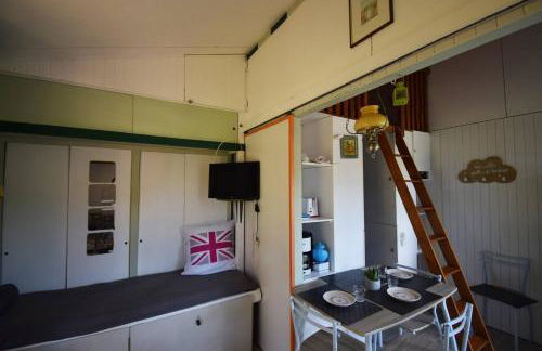 Petit chalet au Lac de Goulens avec piscine commune - 2 adultes et 1 enfant - Foto 15