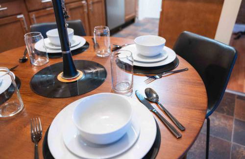 Bright and Hip 2BR Condo in Heart of Ohio City - Foto 8