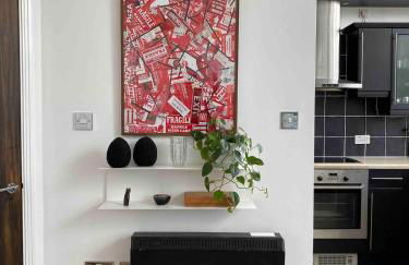 Entire Industrial Style Apartment With Free Parking & Wifi - Foto 14