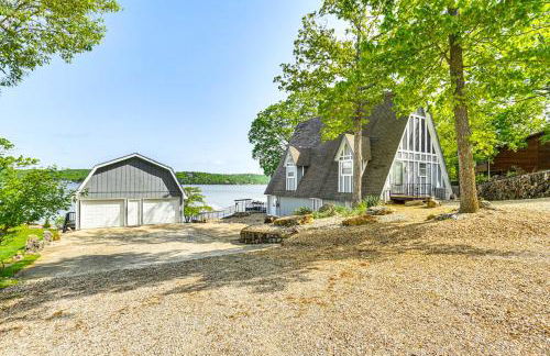 Beach and Dock! Lakefront Ozarks A-Frame Retreat - Foto 37