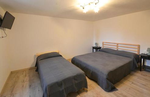 Awesome Home In Burzanella With Kitchen - Foto 9