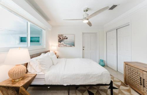 Aureum Stay Beachside Two Bedroom with Pool near Boca Beach - Foto 28