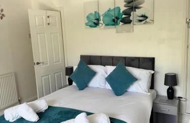 Stylish 3-Bedroom Home, Patio & High-Speed Wi-Fi - Foto 1