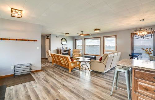 BBQ Ready Lakefront Retreat in Watertown - Foto 9