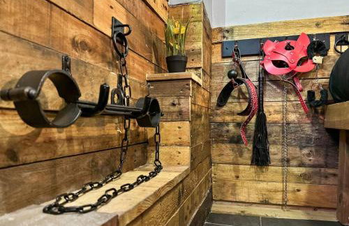 Kinky Kabin w Hot Tub, Sauna and Rooftop Garden - Foto 11