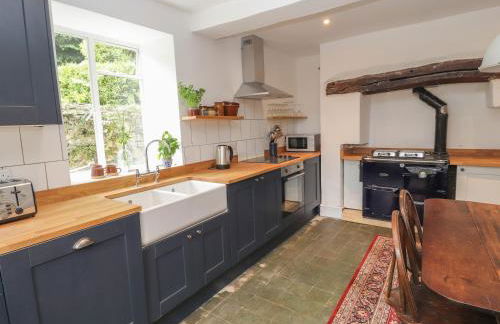 Cwmalis Hall - Photo 13