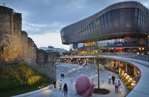 Welcome - BUSINESS or PLEASURE! Southampton 'City Vibes' # Stylish Apartment with Outdoor Courtyard! 1-4 Guests BOOK YOUR CITY BREAK or PRE-CRUISE STAY! CLOSE TO MAYFLOWER THEATRE, UNIVERSITIES, CRUISE TERMINALS, HOSPITALS & SHOPS! - Photo 38