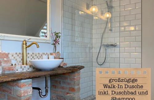 ALTE SCHULE WITTENBERG, 3 Ferienwohnungen für bis zu 12 Personen, an der Elbe, mit Garten - Foto 48