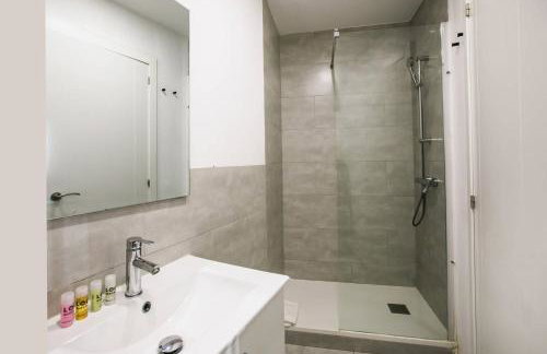 31ARA1092- Newly Refurbished 2BR Flat in the Gothi - Photo 20