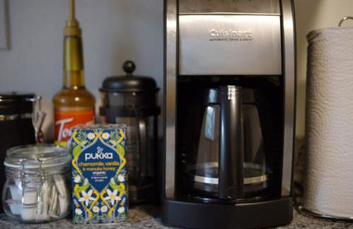 HostWise Stays - Pet Friendly Butler St Apt, Ground Floor with Private Entrance - Foto 9